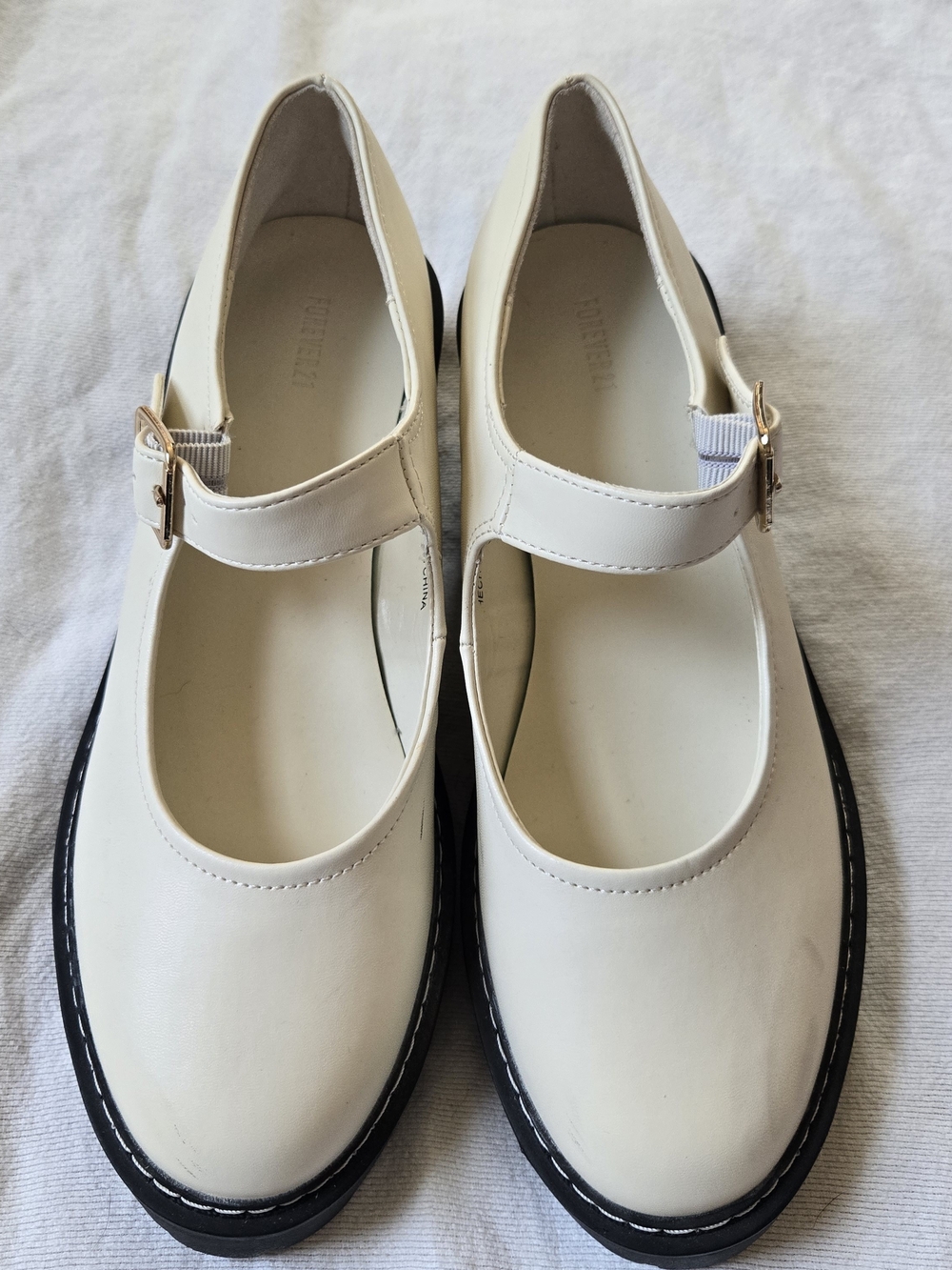 Chunky Heel 90s Vibe Mary Janes Cream Color  with Buckle Strap Forever 21 Size 8